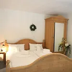 Einfach eingerichtete Masionettewohnung.